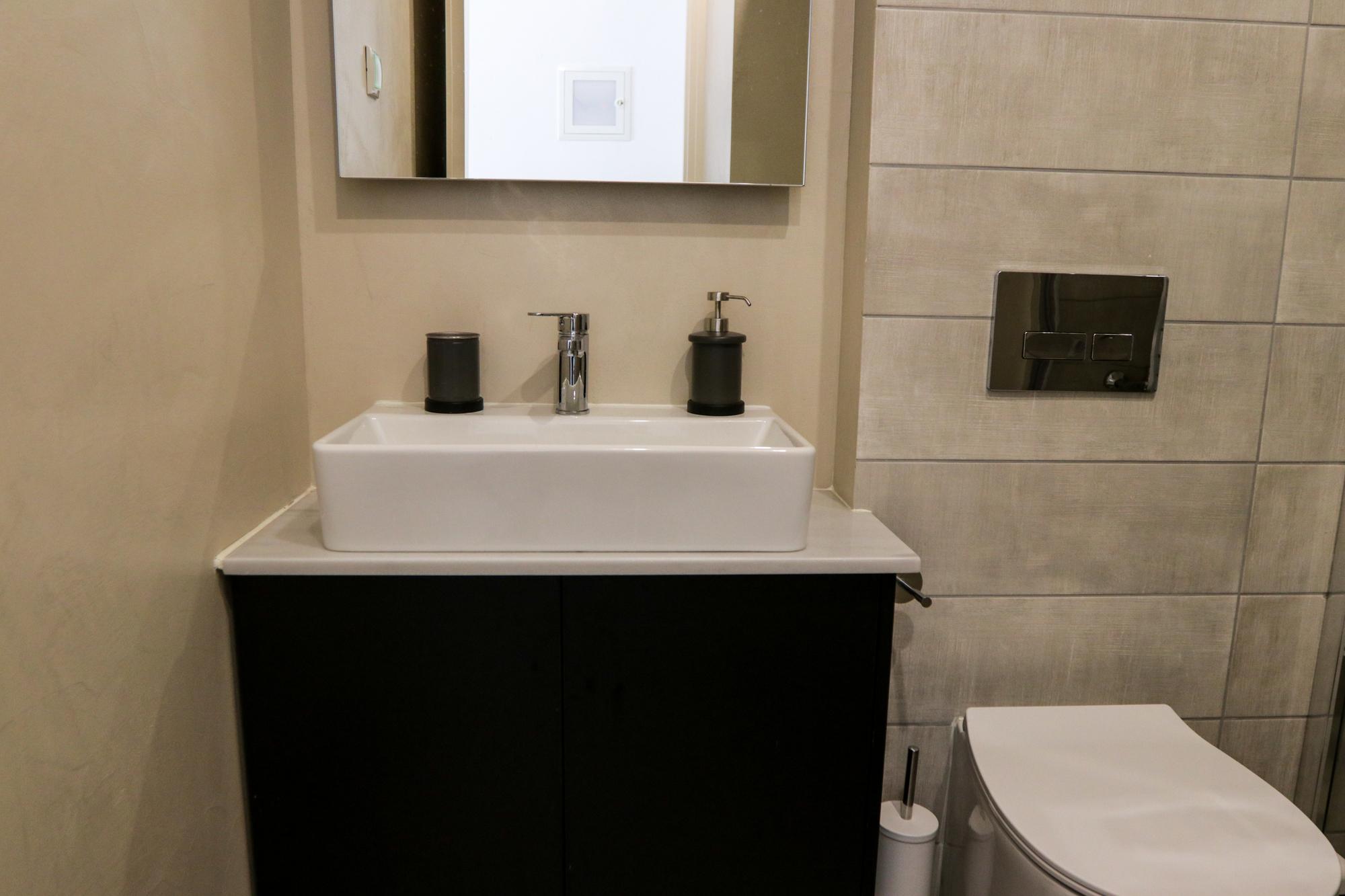 V36 Suites Атина Екстериор снимка