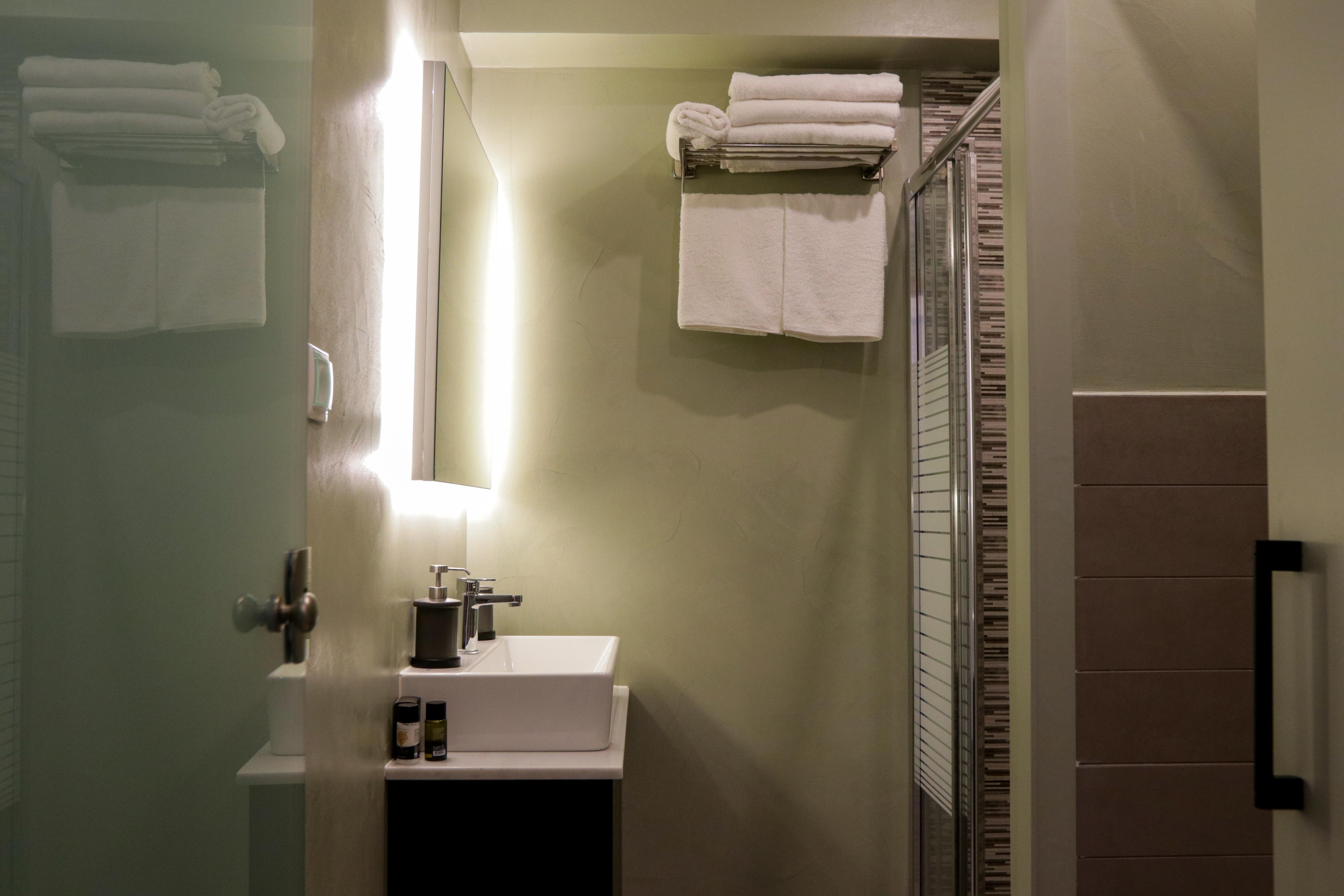 V36 Suites Атина Екстериор снимка
