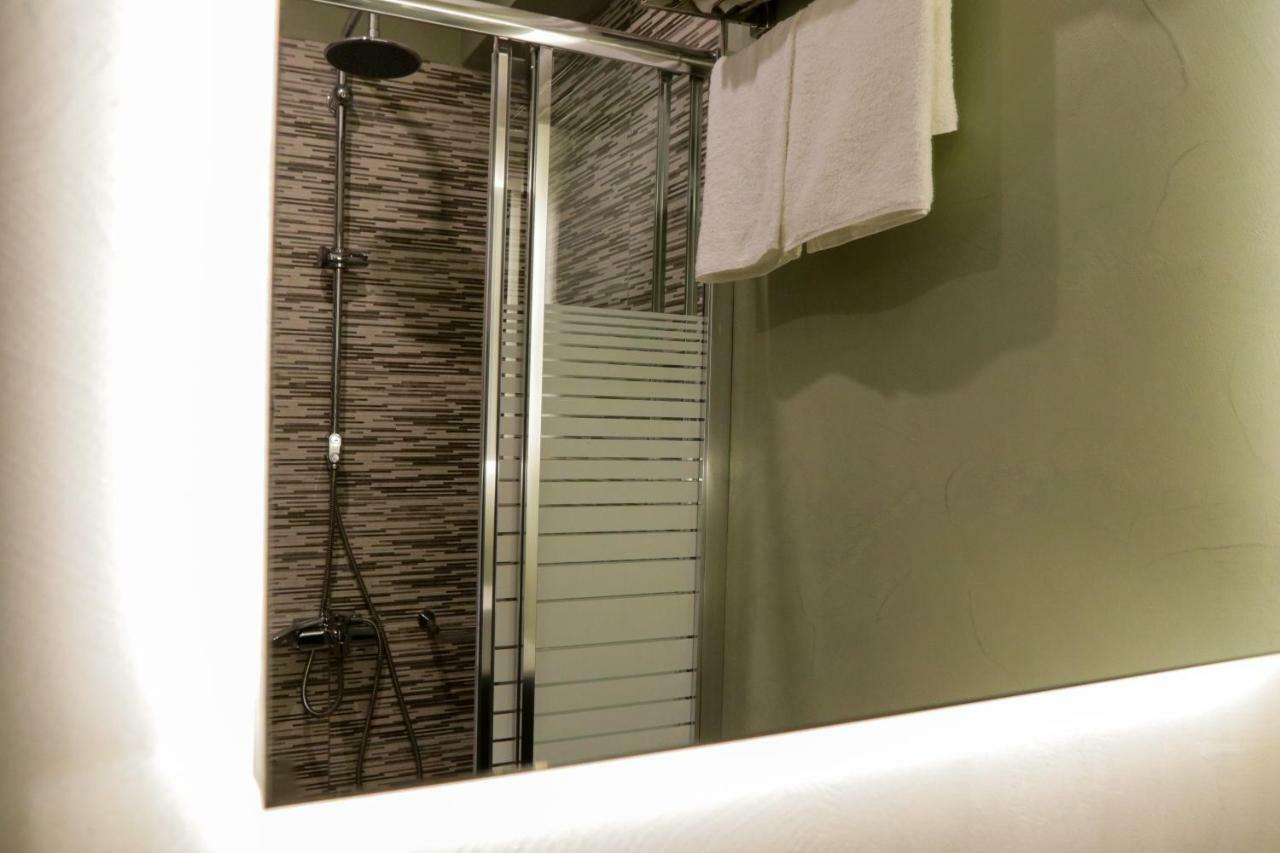 V36 Suites Атина Екстериор снимка