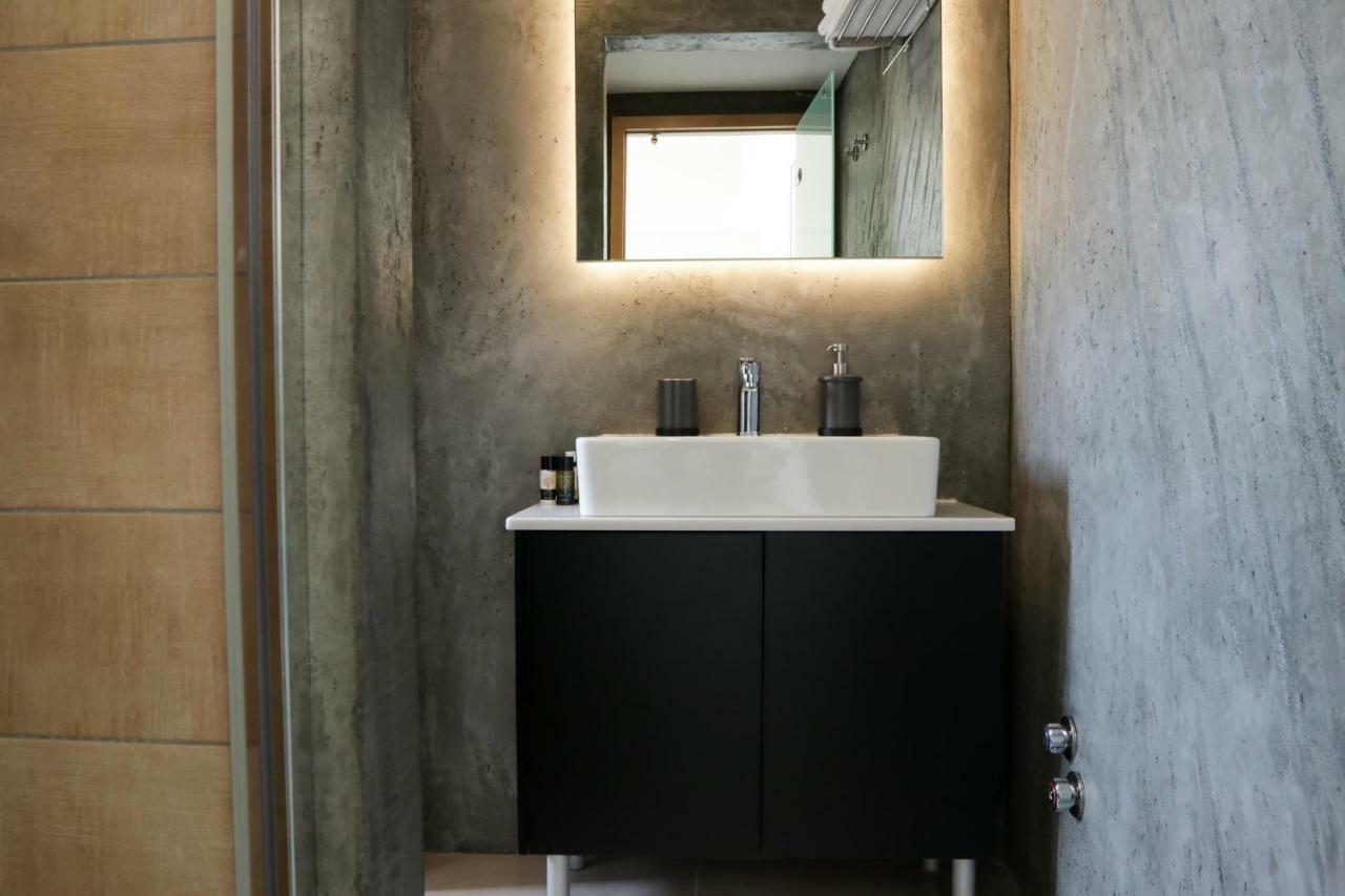 V36 Suites Атина Екстериор снимка