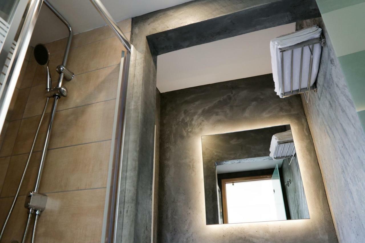 V36 Suites Атина Екстериор снимка